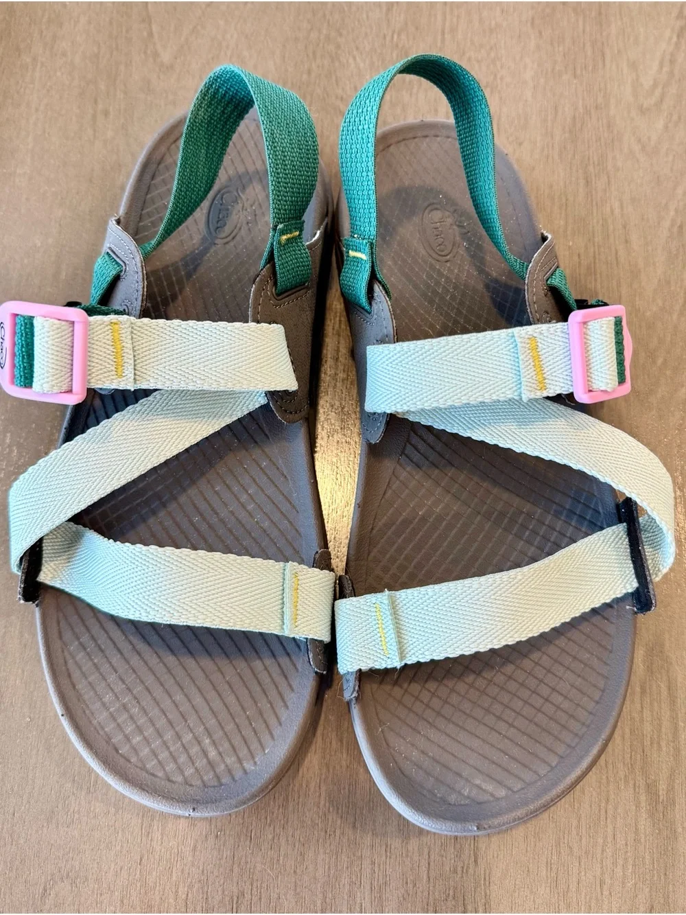 LIKE NEW Women’s Chacos, size 6